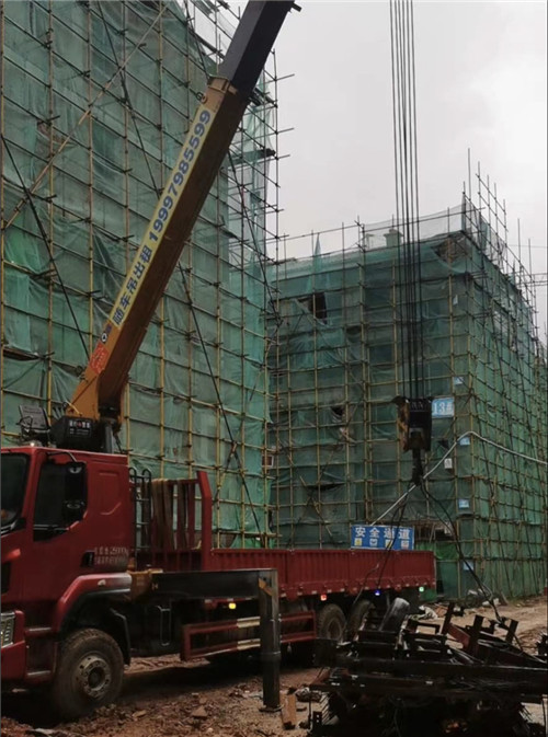 惠东县“慢工细活”—— 吊车的 “微动控制” 技术